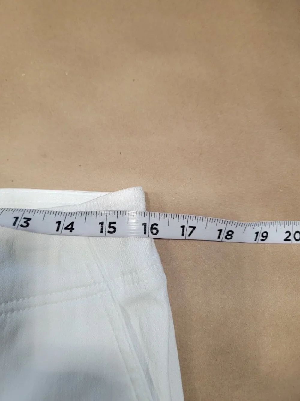IZOD Golf Size 8 White Stretch Capri Pants